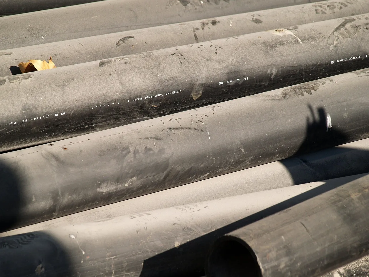 Trwałość i odporność instalacji – rola specjalistycznych przewodów przemysłowych w ochronie infrastruktury