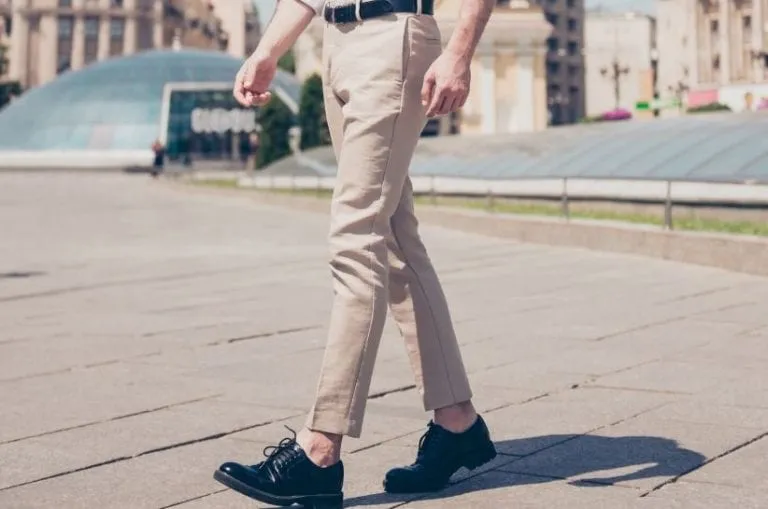 Jasne spodnie męskie stylizacje: Modne zestawy, które Cię zaskoczą