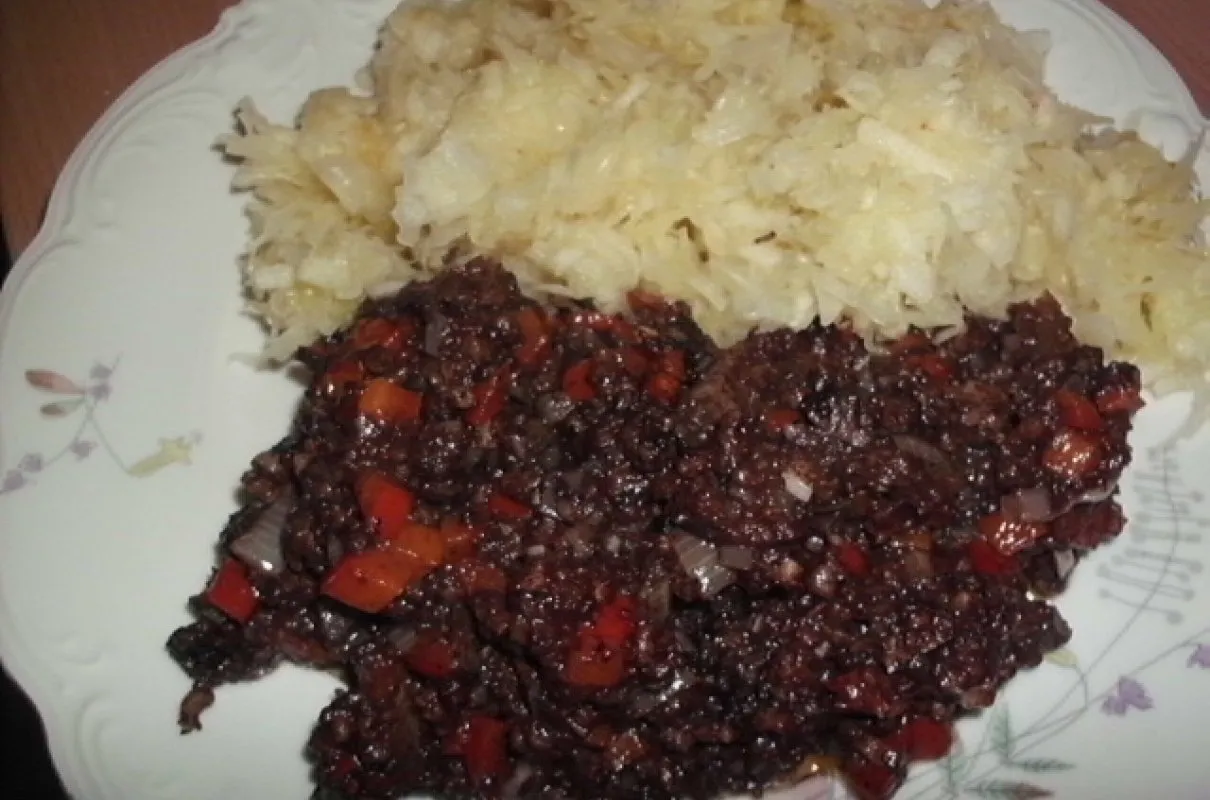 Jaką surówkę do kaszanki wybrać, aby zaskoczyć smakiem?