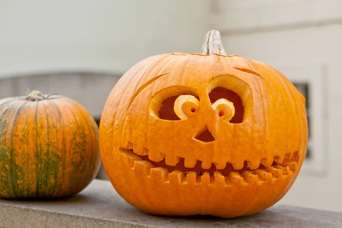 Dynia z papieru: Prosty szablon do tworzenia jesiennej dekoracji