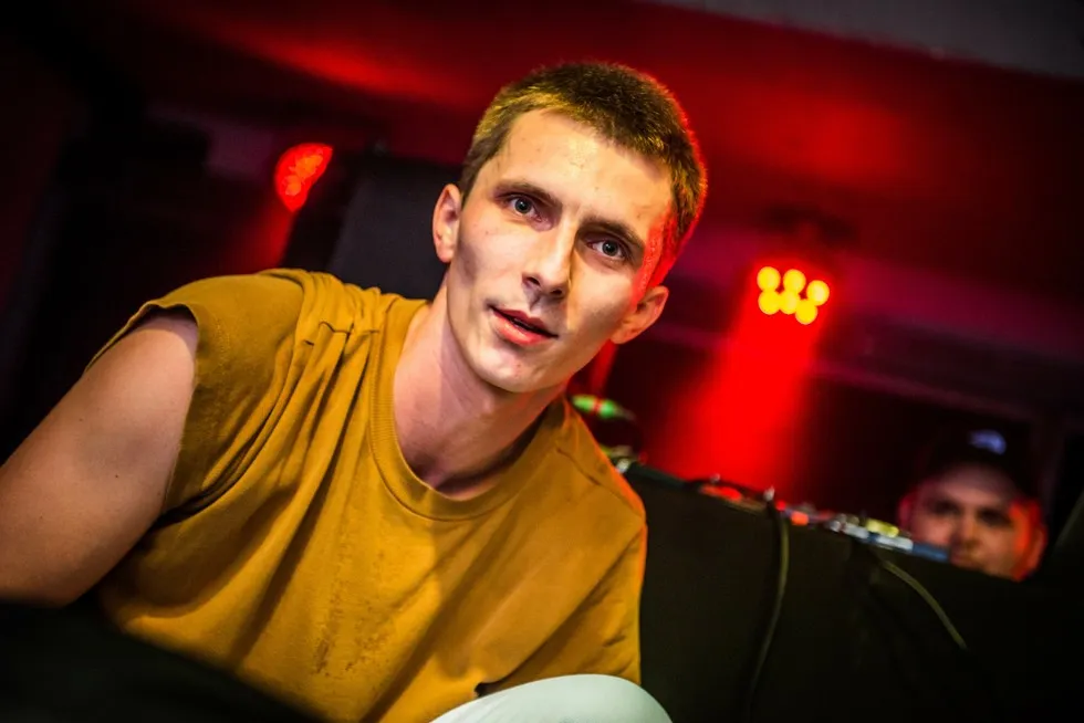 Kto śpiewa Ty mnie miła ratuj? Poznaj Vix.N i jego hit Ne Rozumiju