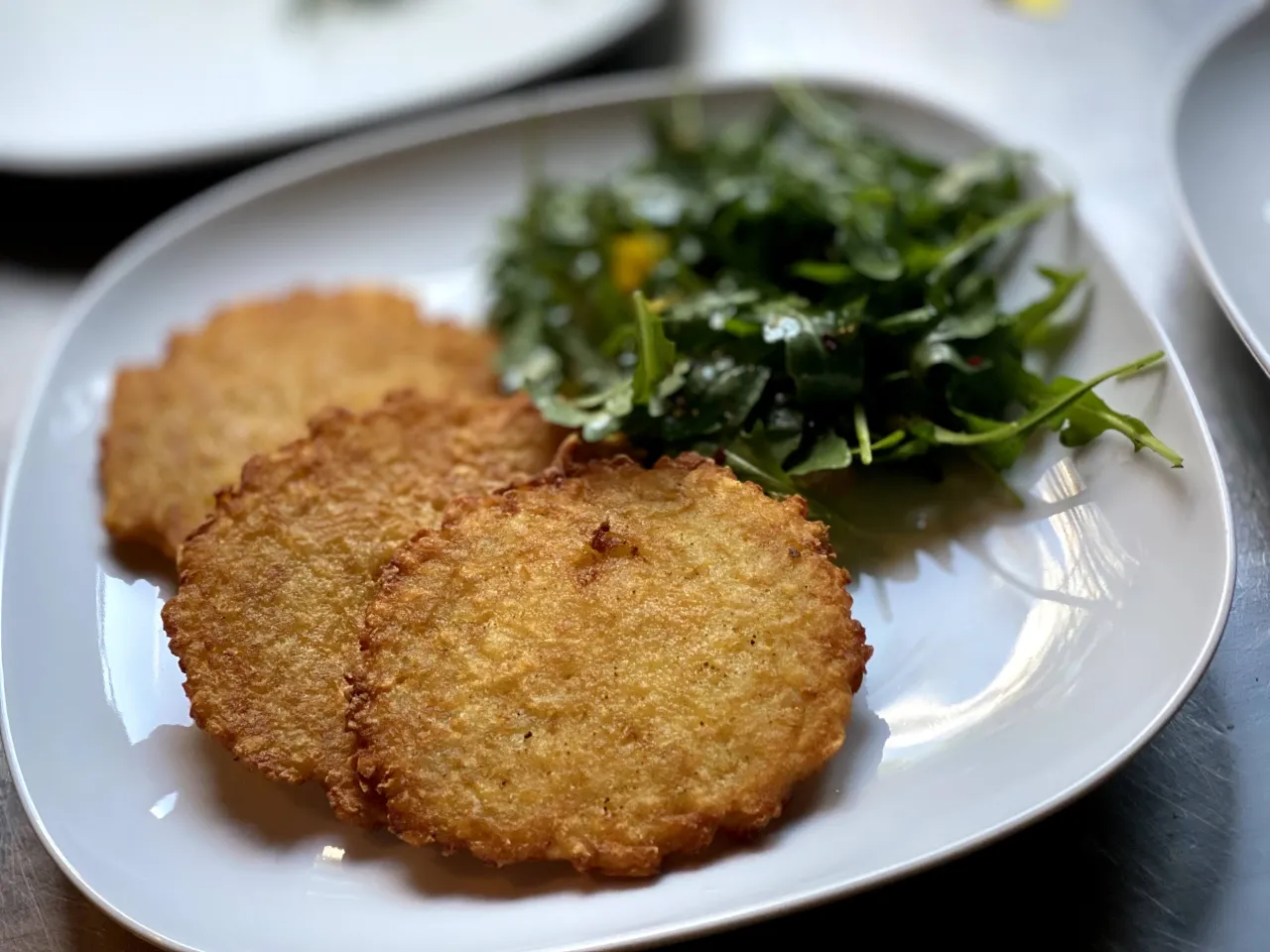 Pochodzenie placków ziemniaczanych – historia i tajemnice tradycyjnego dania Pochodzenie placków ziemniaczanych – historia i tajemnice tradycyjnego dania