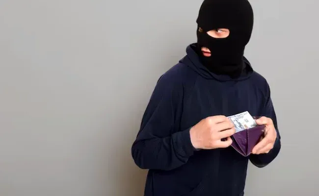 Czy kradzież to przestępstwo? Poznaj prawne konsekwencje kradzieży