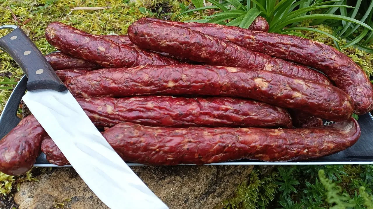 Jak zrobić kiełbasę z sarny - prosty przepis na smaczną dziczyznę