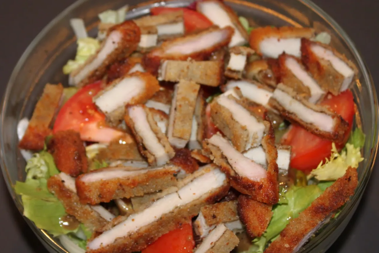 Najlepsze sałatki do schabowego, które pokochasz. Proste i pyszne! Najlepsze sałatki do schabowego, które pokochasz. Proste i pyszne!