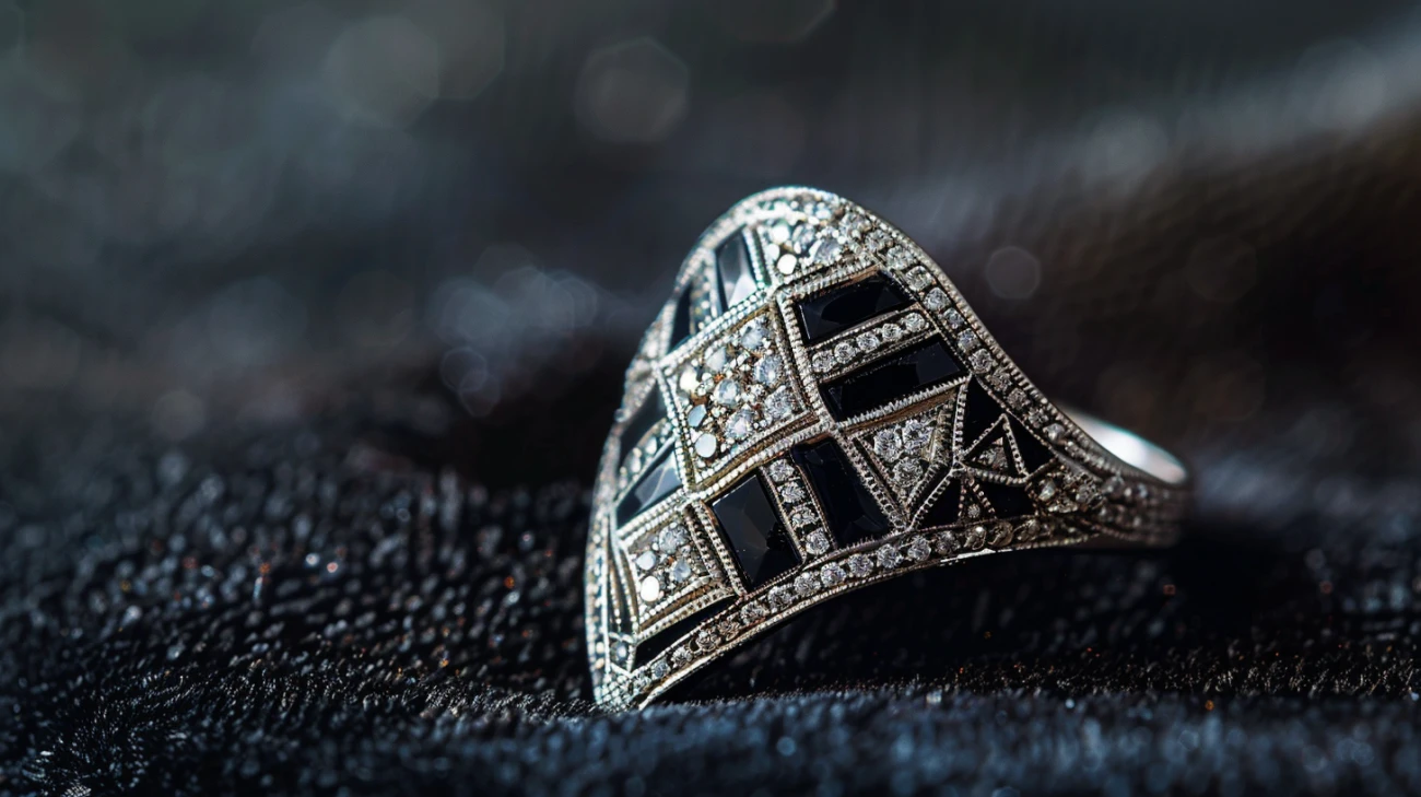 Pierścionki Art Deco: zachwyć się klasą pierścionków art deco