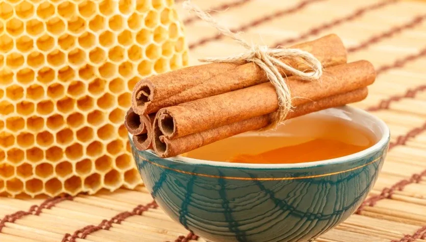 Jak często stosować maseczkę z miodu i cynamonu? Poznaj zasady