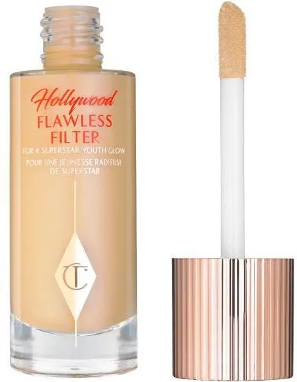 Magiczny blask skóry: baza rozświetlająca Charlotte Tilbury, która zmieni twój makijaż