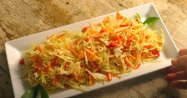 Surówka, która może długo stać - pyszne przepisy na długie przechowywanie