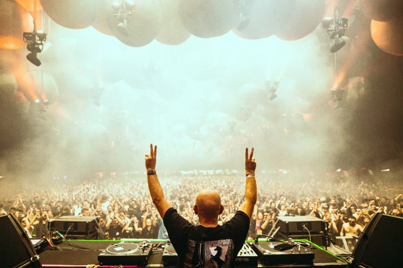 Klasyki muzyki elektronicznej – utwory, które musisz znać