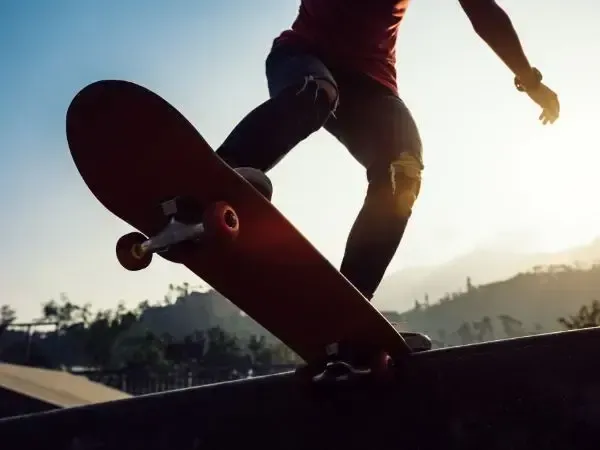 Gdzie można jeździć na deskorolce? Odkryj najlepsze miejsca w mieście Gdzie można jeździć na deskorolce? Odkryj najlepsze miejsca w mieście