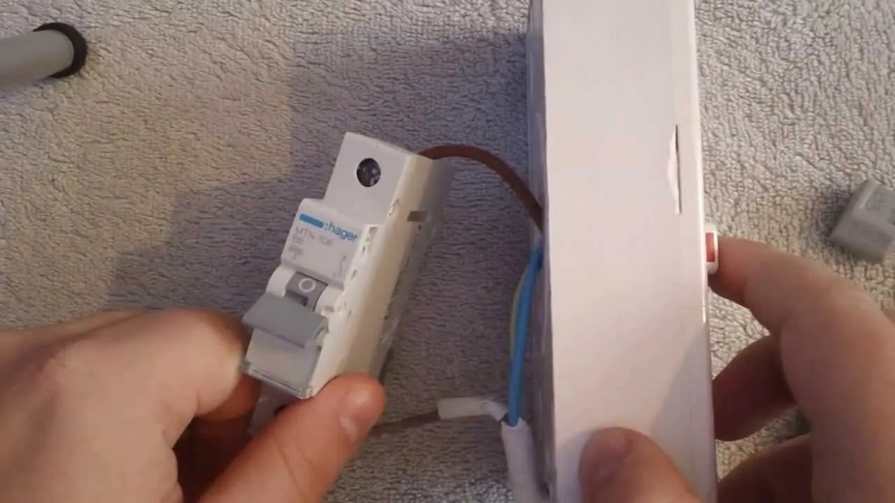 Jak podłączyć bezpiecznik typu S i uniknąć najczęstszych błędów