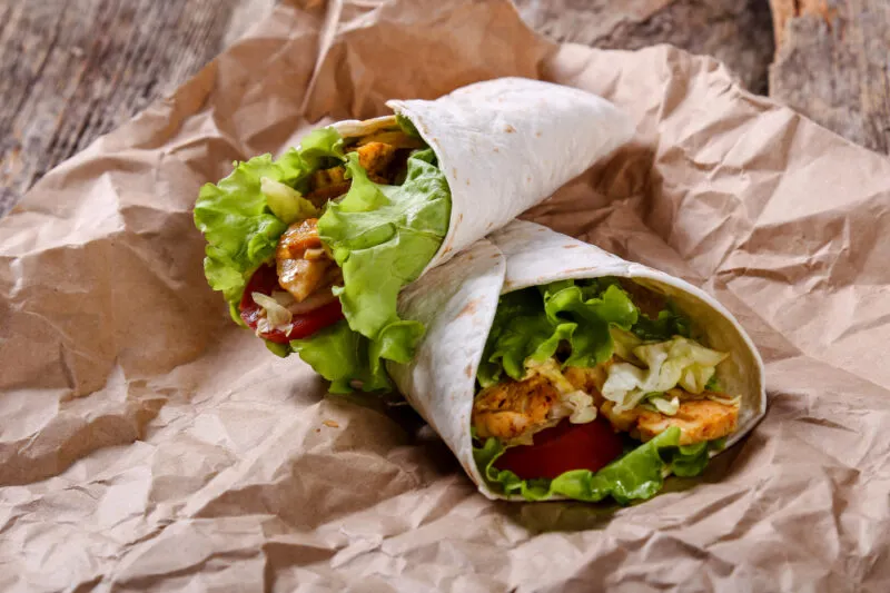 Ile kalorii ma tortilla z kurczakiem? Zaskakujące wartości odżywcze!