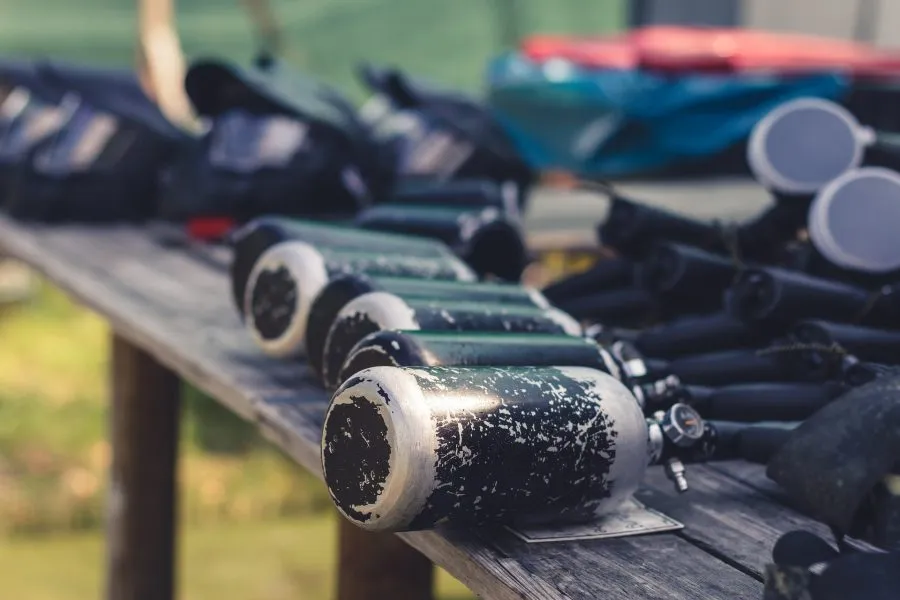 Czy trzeba mieć pozwolenie na broń gazową? Sprawdź przepisy i wyjątki