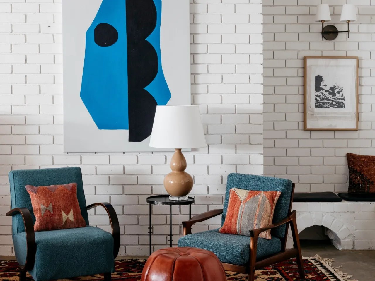 Co powiesić na ścianie z cegły, by uniknąć nudnego wnętrza?