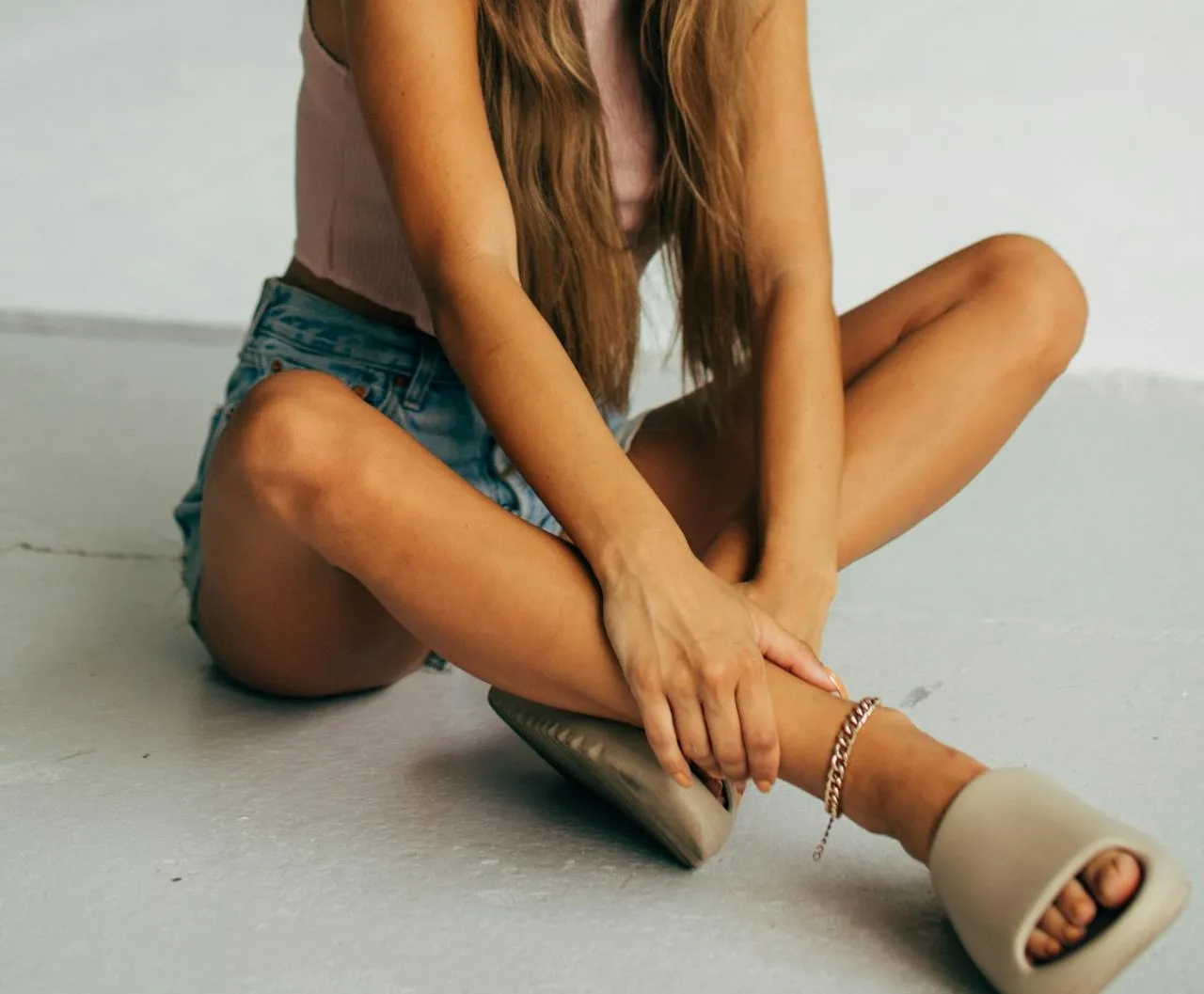 Modne i wygodne outfit na wakacje – jak się ubrać na każdą okazję?