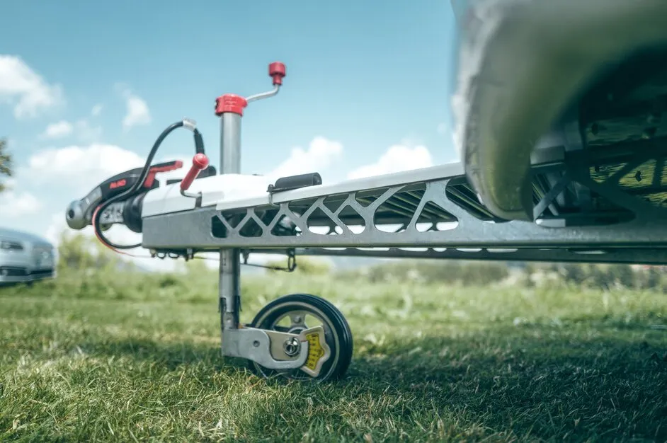 Jakie koło podporowe do przyczepy kempingowej wybrać, aby uniknąć problemów?