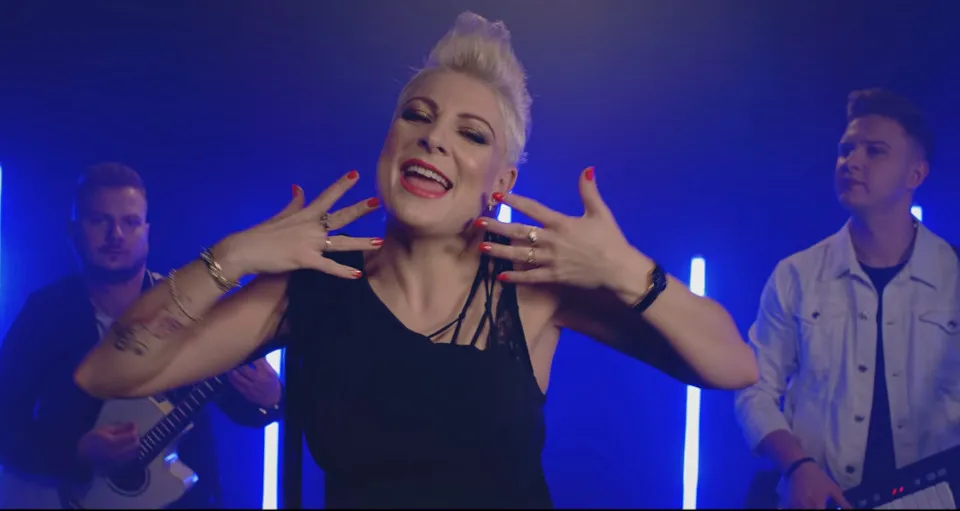 Ile kosztuje koncert Piękni i Młodzi? Kluczowe informacje i ukryte wydatki