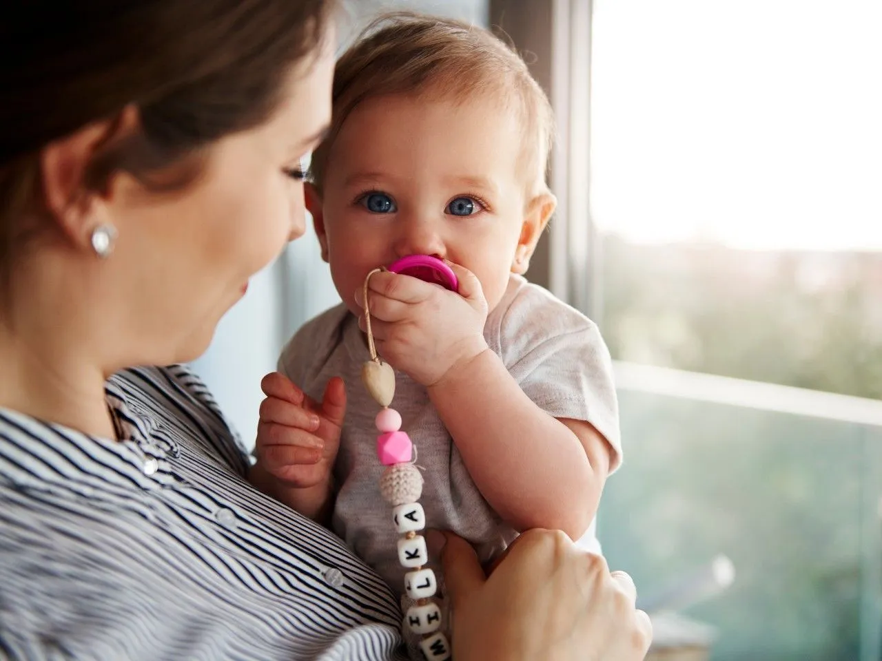 Jaki smoczek dla noworodka karmionego piersią, aby nie zaszkodzić?
