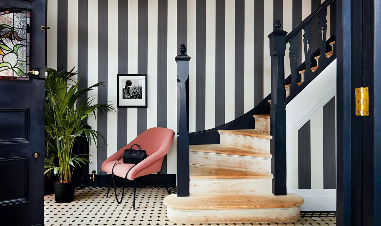 Jak zagospodarować wnękę pod schodami i zyskać cenną przestrzeń