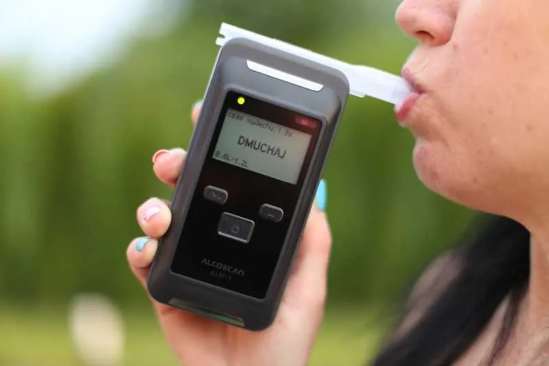 Które badanie alkomatem się liczy i jakie ma skutki prawne?