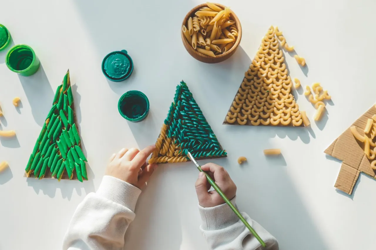 Jak zrobić ozdoby choinkowe z makaronu – 5 kreatywnych sposobów na dekoracje