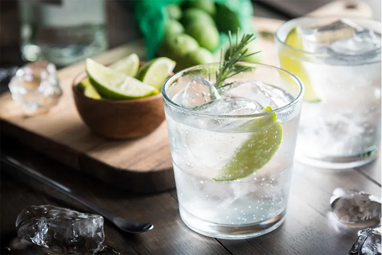 Wytrawny drink – odkryj najlepsze przepisy na klasyczne koktajle