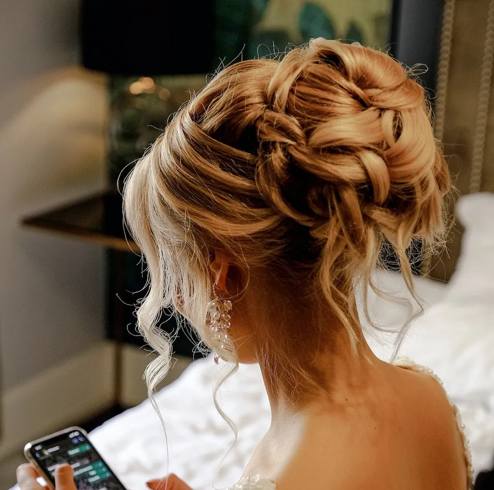 Jaka fryzura na wesele? Odkryj idealne stylizacje na ten dzień