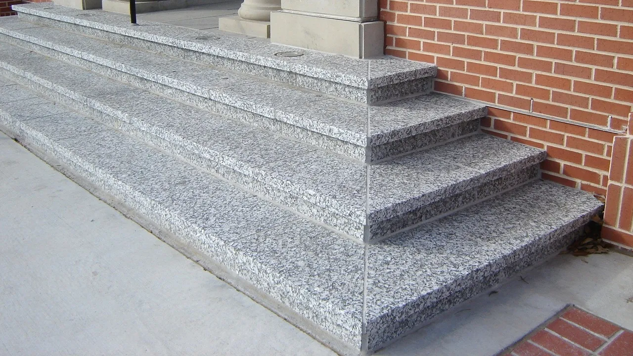 Jaka grubość granitu na schody? Odpowiedzi, które musisz znać