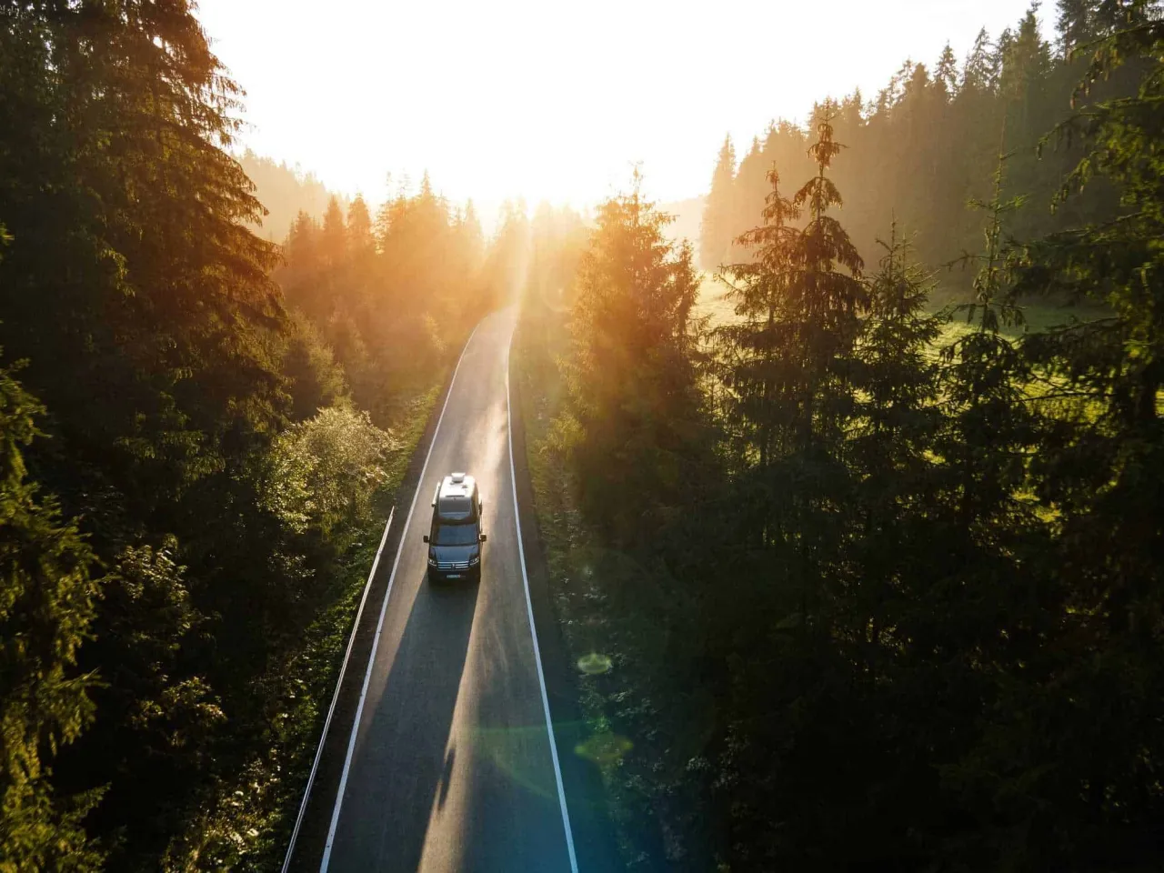 Co lepsze: kamper czy przyczepa kempingowa? Porównanie zalet i wad