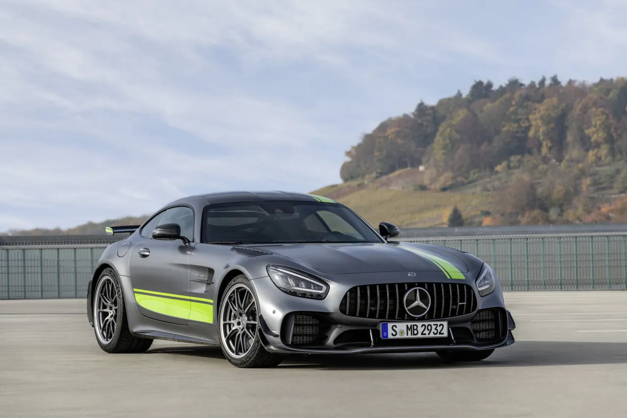Mercedes-AMG GT R Pro: cena, opinie, osiągi i porównanie z innymi modelami