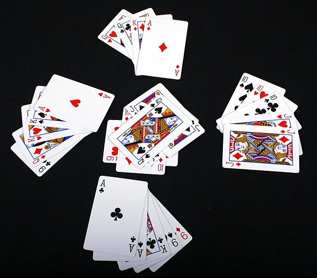 Jak się gra w pana - zasady karcianej gry towarzyskiej dla każdego