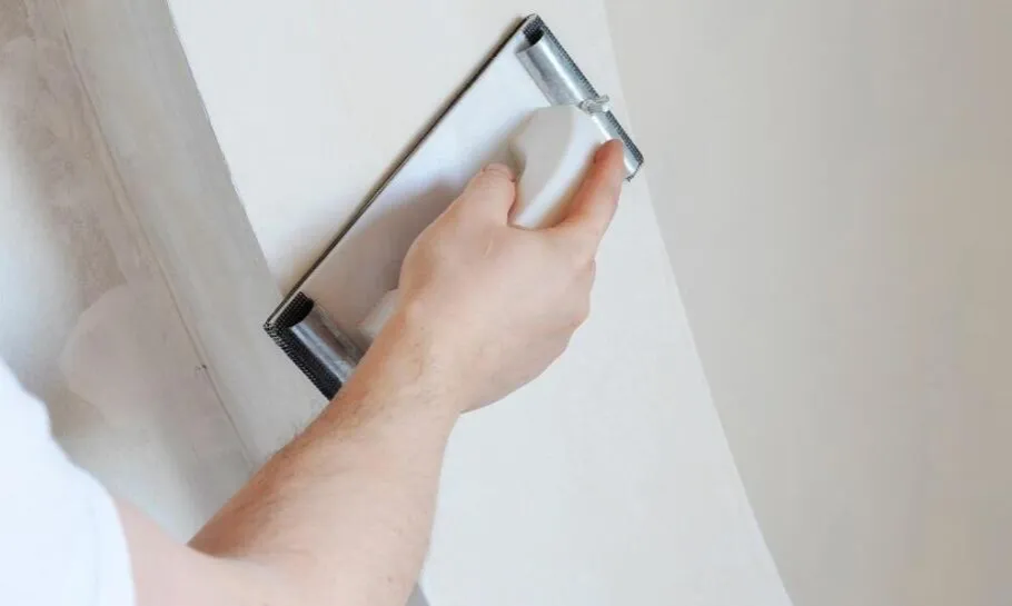 Tynk gipsowy twardy czy cementowo-wapienny? Kluczowe różnice i zastosowania