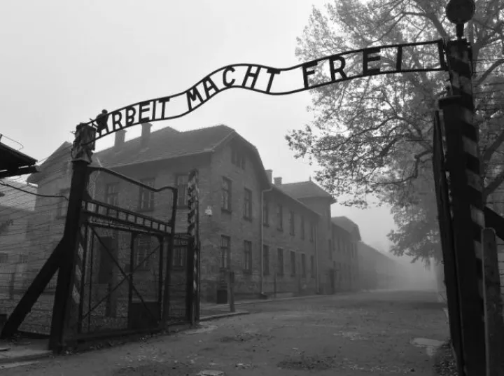 Kiedy powstał Auschwitz-Birkenau? Historia, która wstrząsa światem