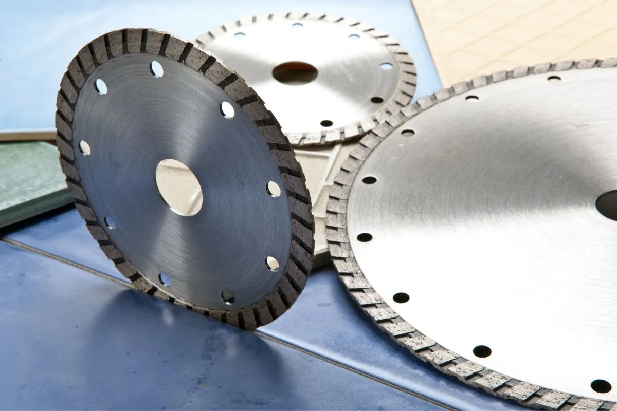 Wpływ grubości i średnicy tarczy na efektywność cięcia metalu