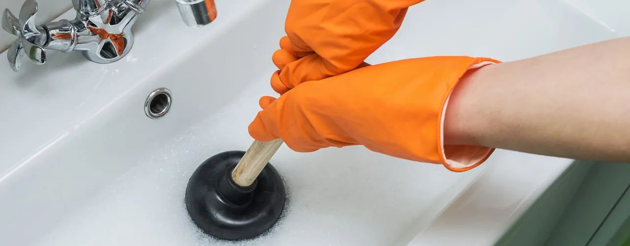 Skuteczne metody, czym wyczyścić odpływ w zlewie bez chemii